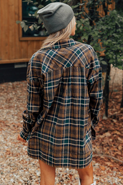 Braune Hemdjacke mit Karomuster und Brusttaschen mit Knöpfen