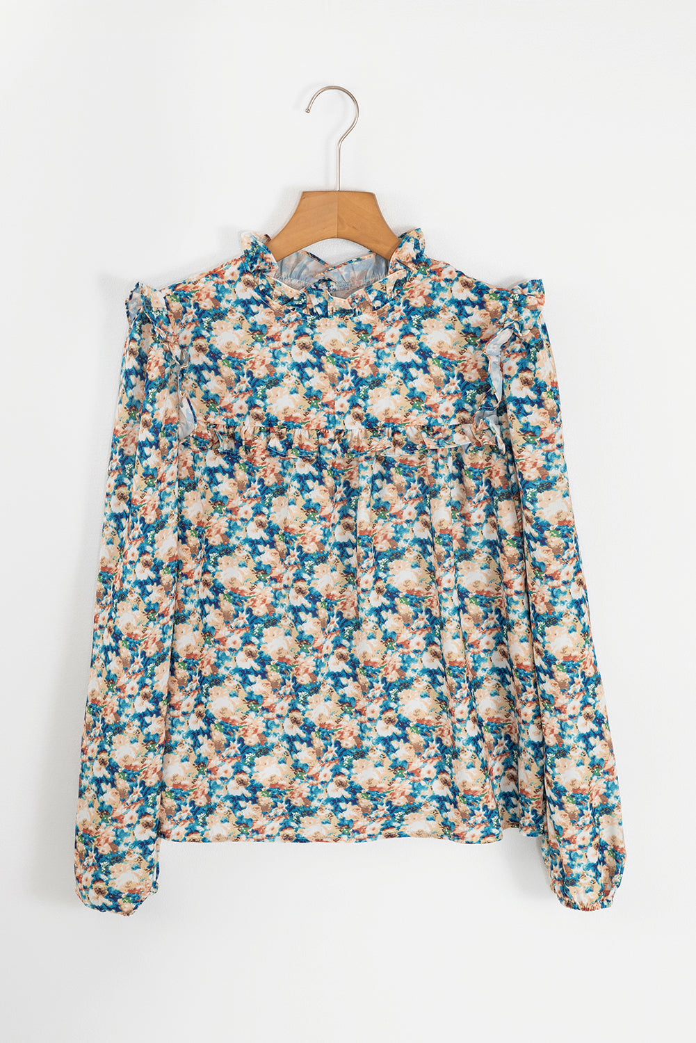 Himmelblaue Bluse mit Blumenmuster, Rüschen und Stehkragen sowie Puffärmeln