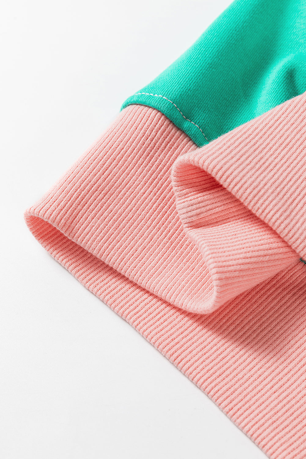 Sweatshirt mit überschnittener Schulter und Patchwork-Muster im Farbblockdesign von Blossom