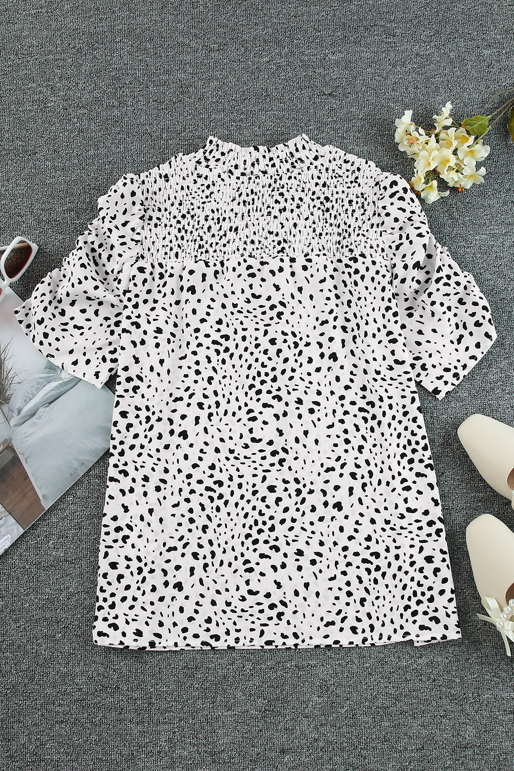 Bluse mit Leopardenmuster und Smok-Detail und Puffärmeln