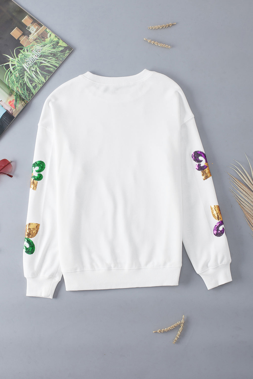 Weißes Pullover-Sweatshirt mit Mardi Gras-Grafik und Pailletten