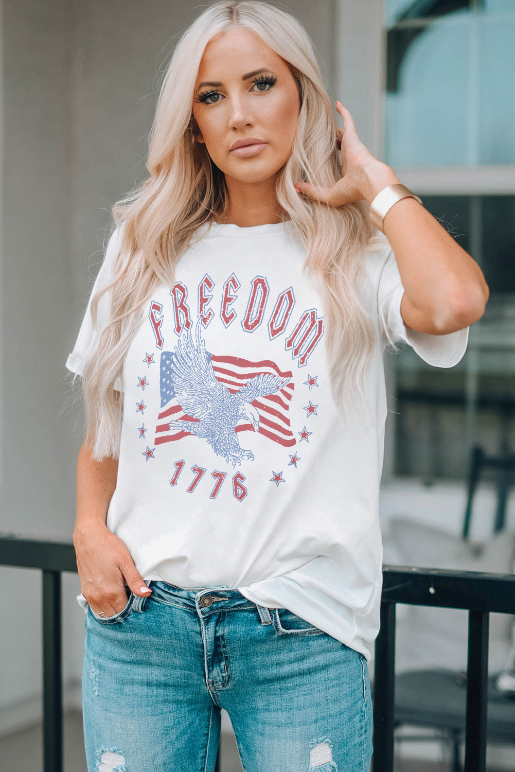 Weißes FREEDOM Adler Flaggendruck 1776 Grafik T-Shirt