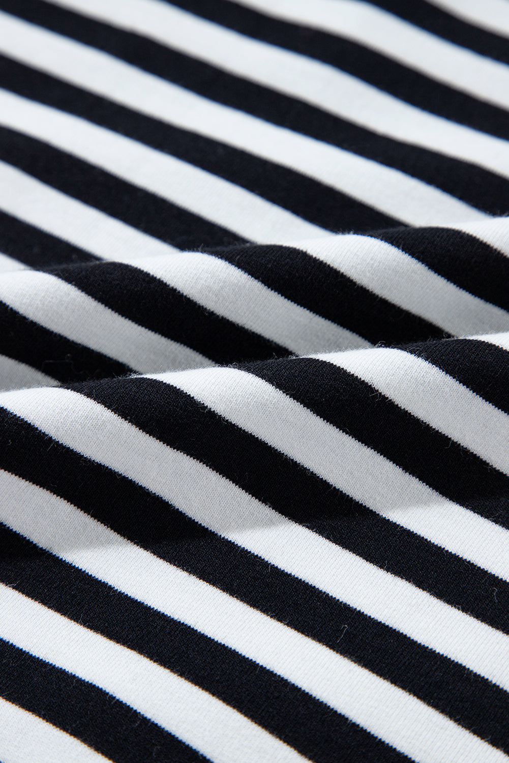 Oversize-Pullover mit Kontrastbesatz und schwarzen Streifen
