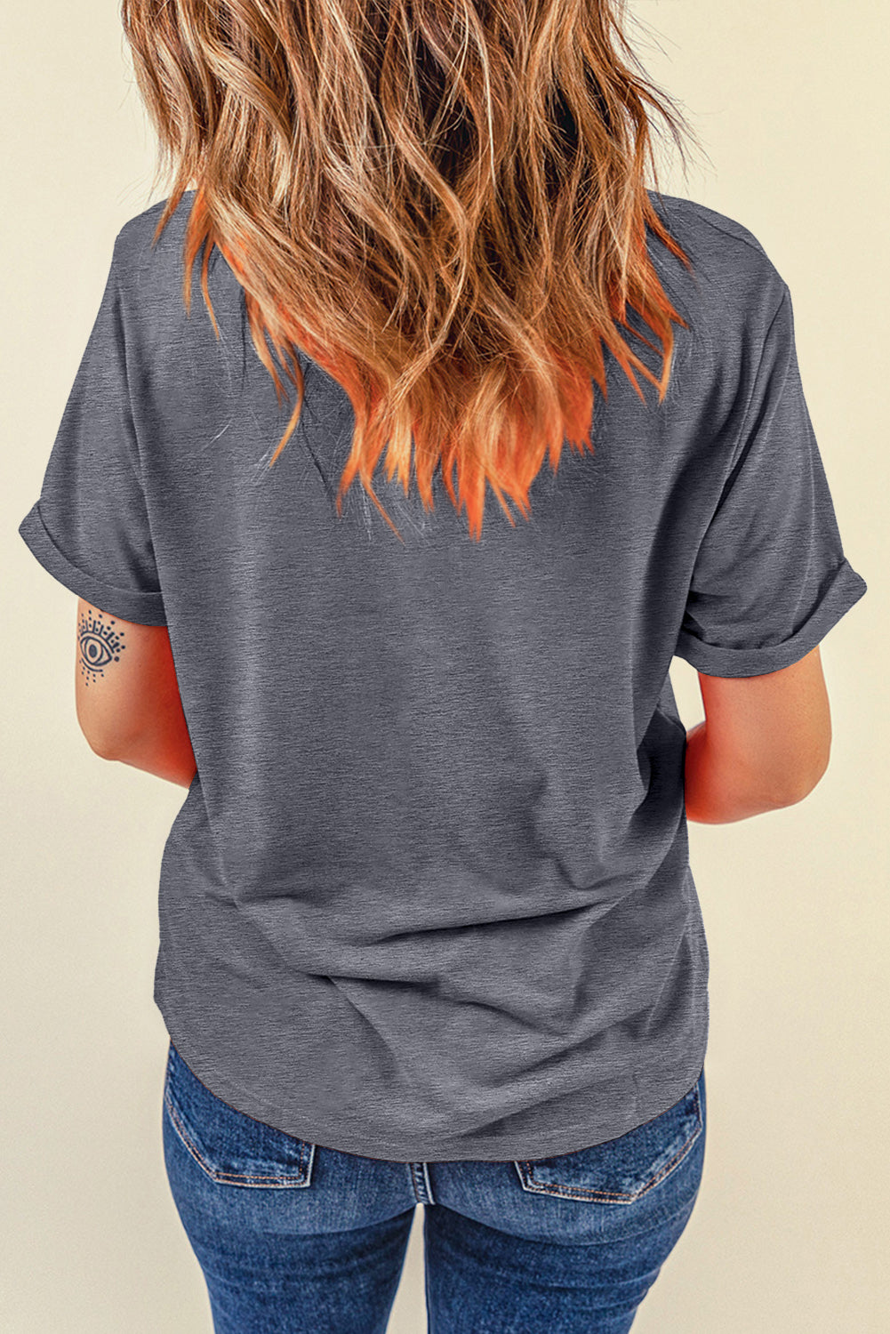 Graues, lässiges T-Shirt mit Rundhalsausschnitt