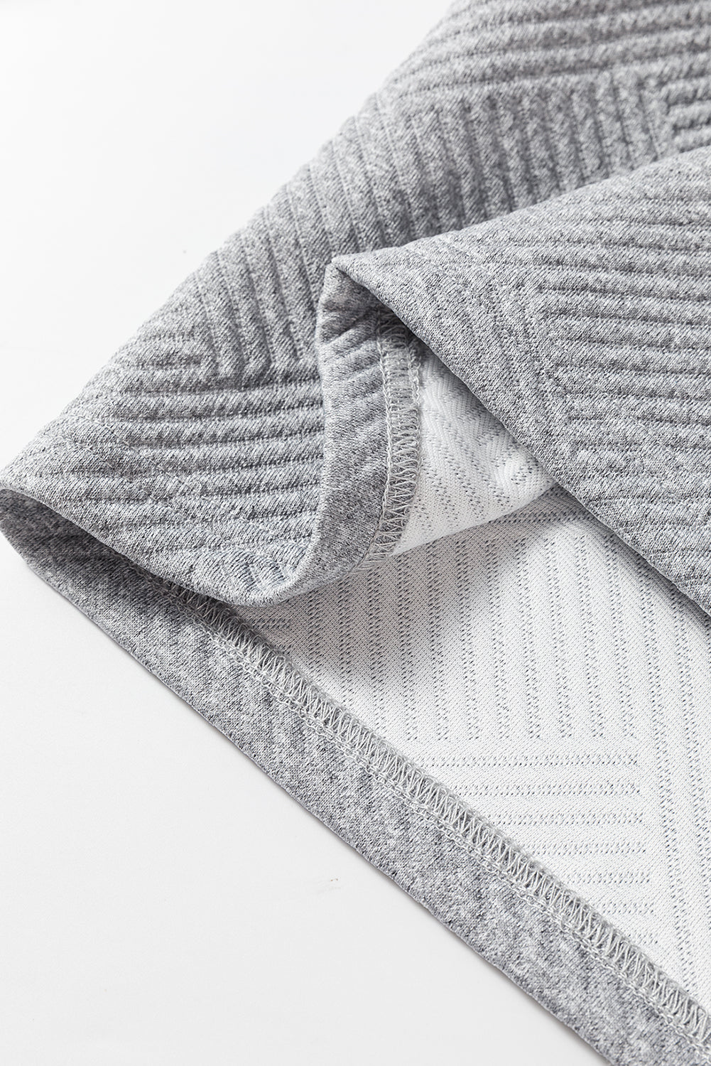 Graues, einfarbiges, strukturiertes Etuikleid mit langen Ärmeln