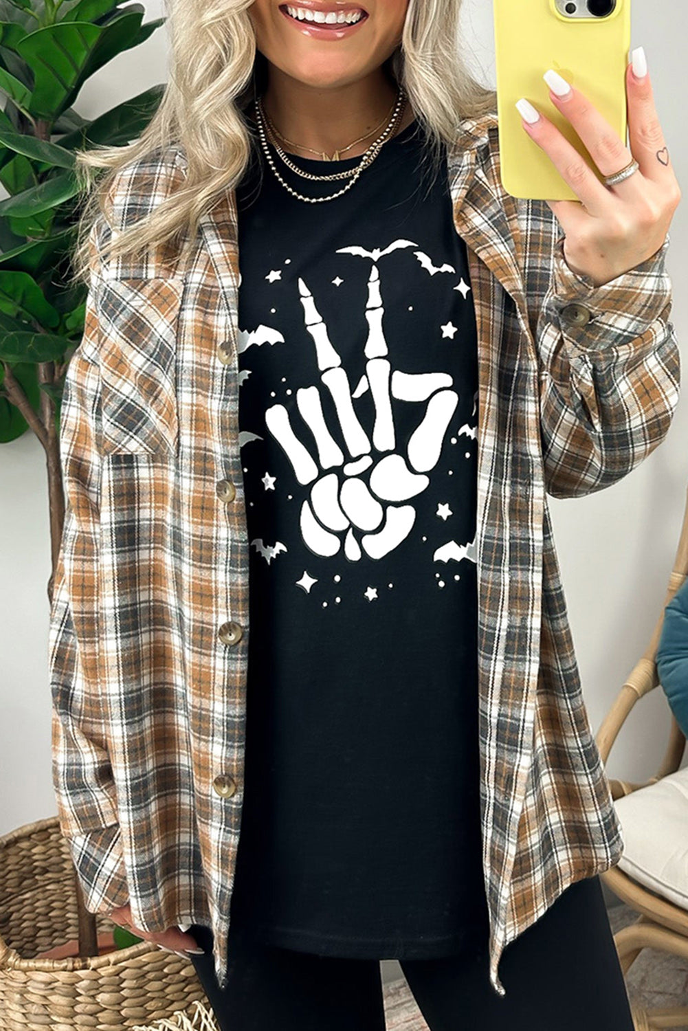 Schwarzes Halloween T-Shirt mit Fledermaus &amp; Skeletthand-Grafik