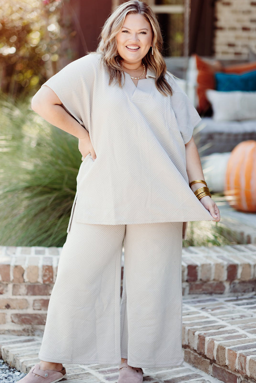 Beiges Plus Size Set aus strukturiertem Oberteil und Hose mit Kragen