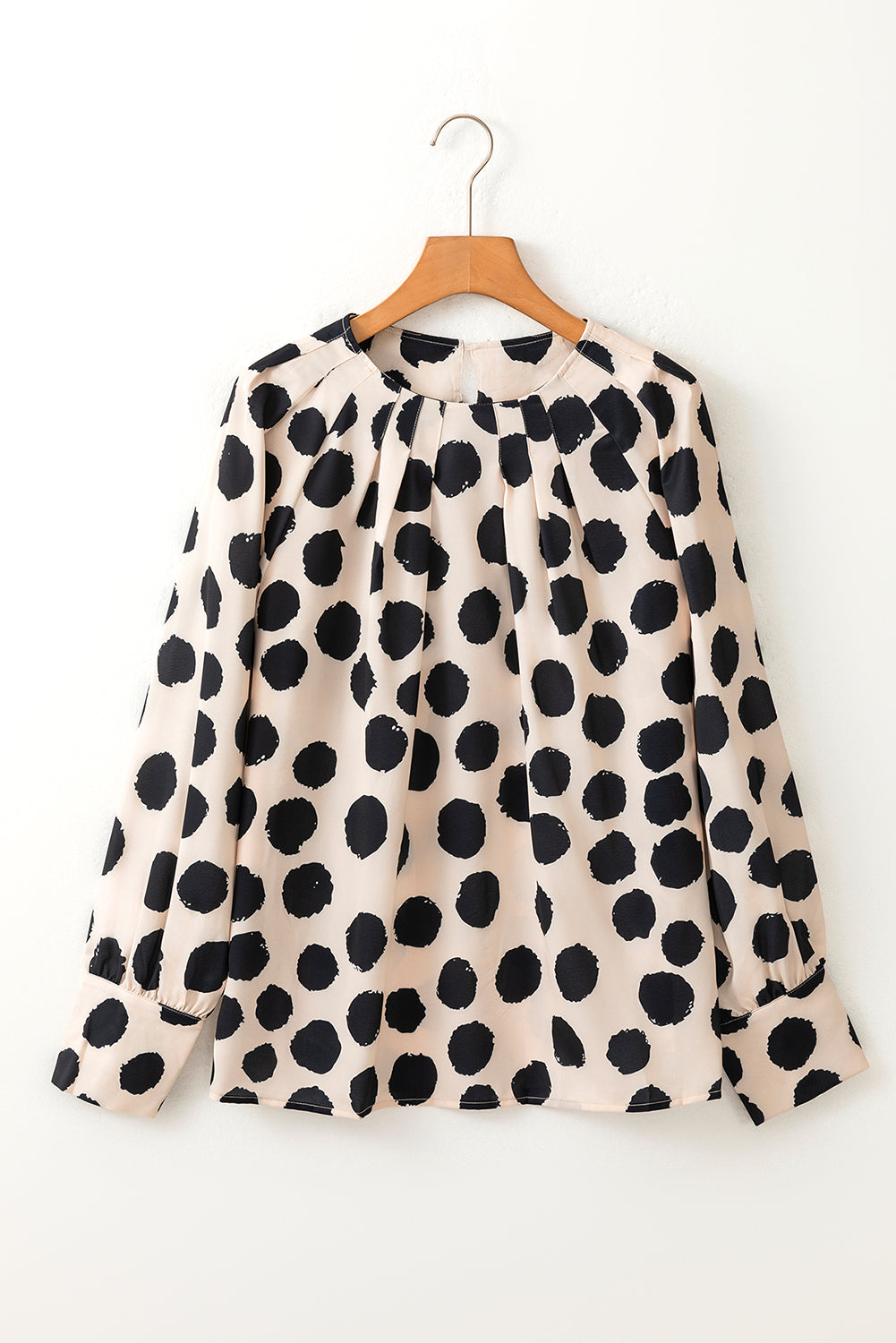 Schwarze Bluse mit geknöpften Ärmeln und Falten