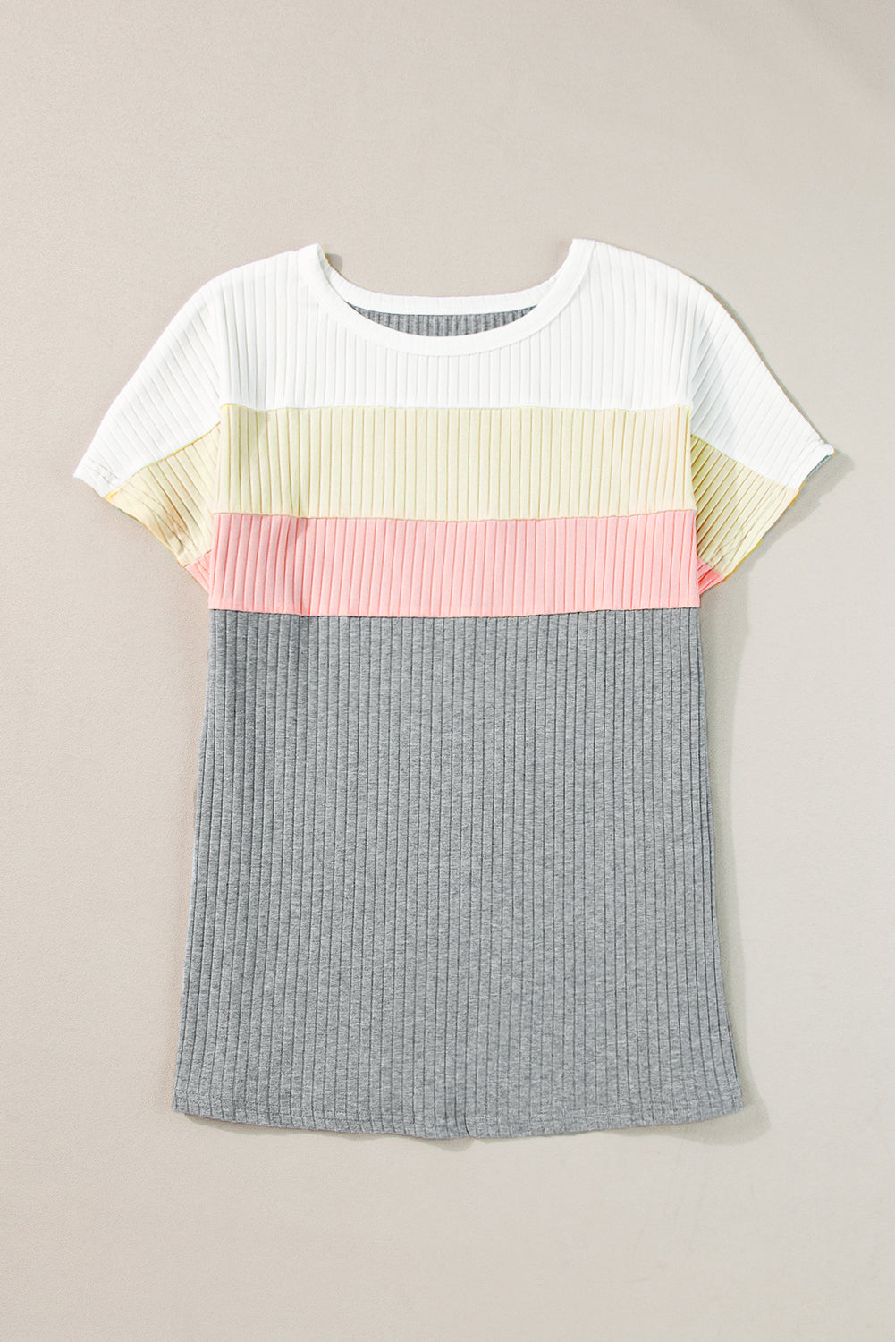 Graues geripptes T-Shirt mit Farbblock-Patchwork