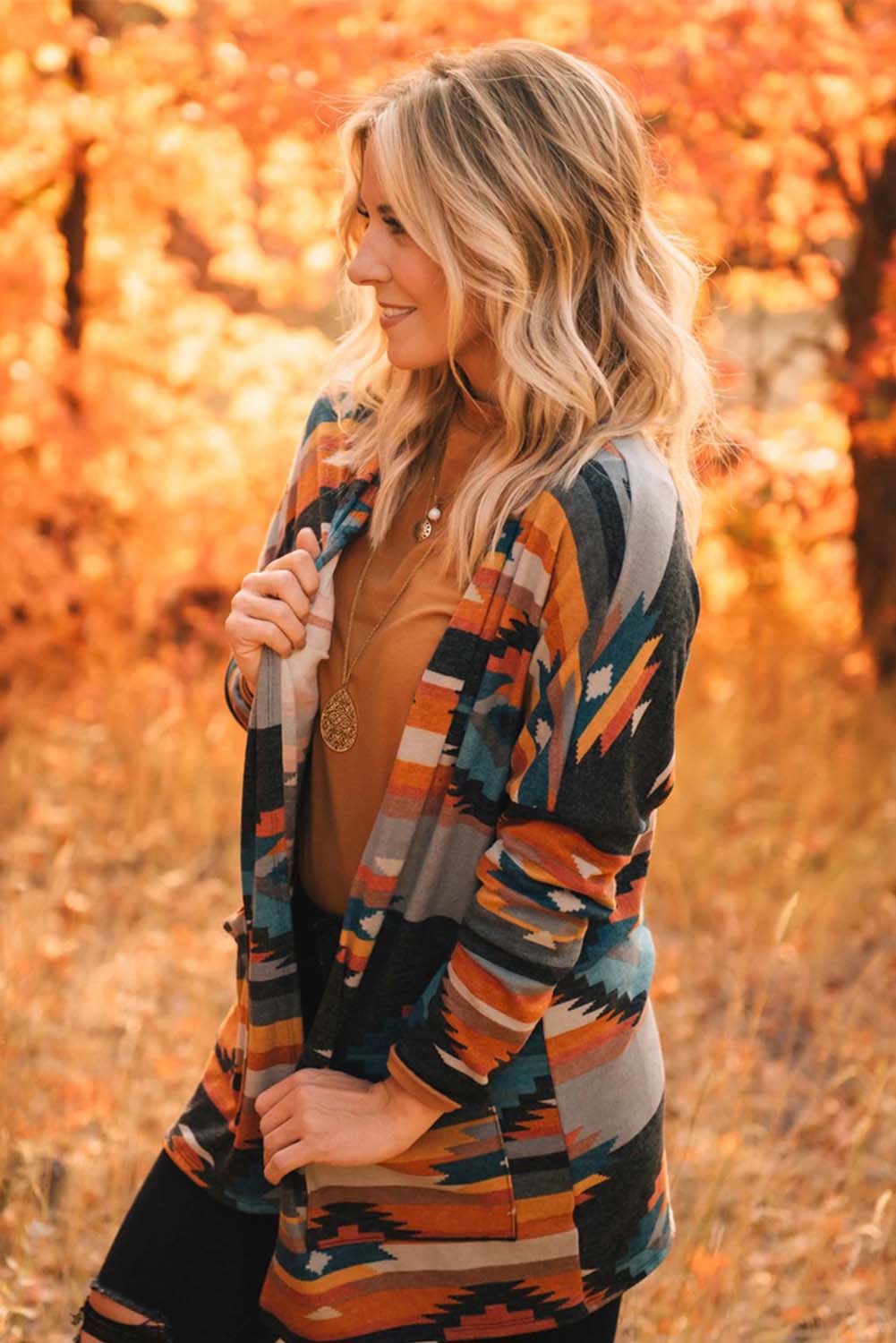 Orangefarbene Strickjacke mit Western-Tribal-Aztekenmuster