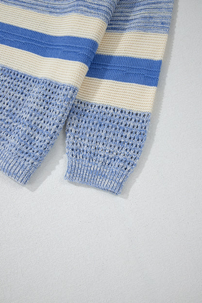 Hellblauer Pullover mit offenen Maschen und Puffärmeln