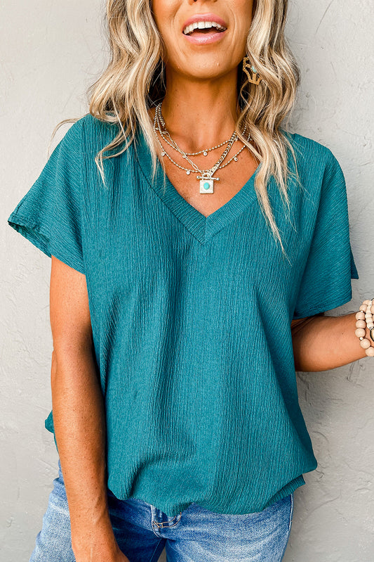 Blue Sapphire – Geknittertes T-Shirt mit V-Ausschnitt und weiten Ärmeln