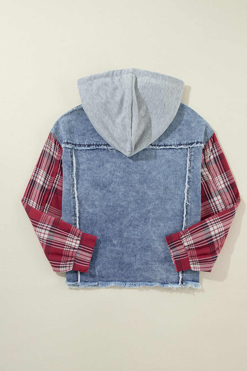 Beau Blue – Patchwork-Jeansjacke mit Kapuze und offenem Saum im Karomuster