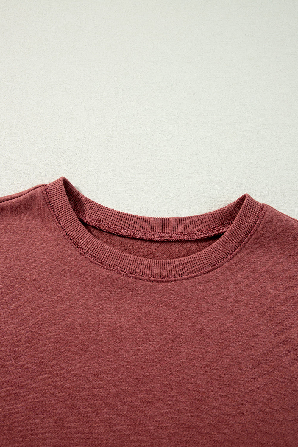 Mineralrotes zweifarbiges Patchwork-Pullover-Sweatshirt mit überschnittener Schulter