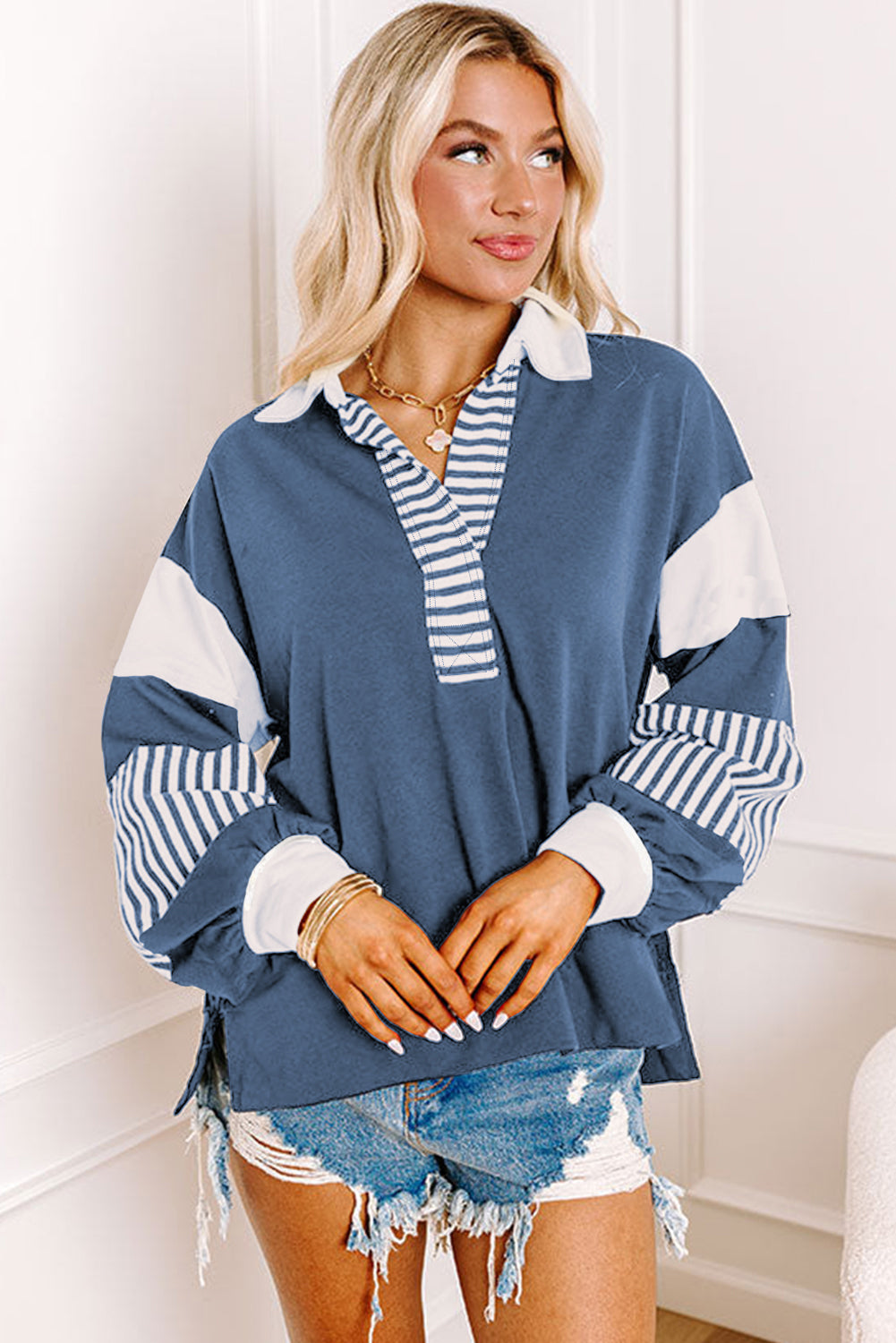 Segelblau gestreiftes Sweatshirt mit Colorblock-Patchwork-Kragen
