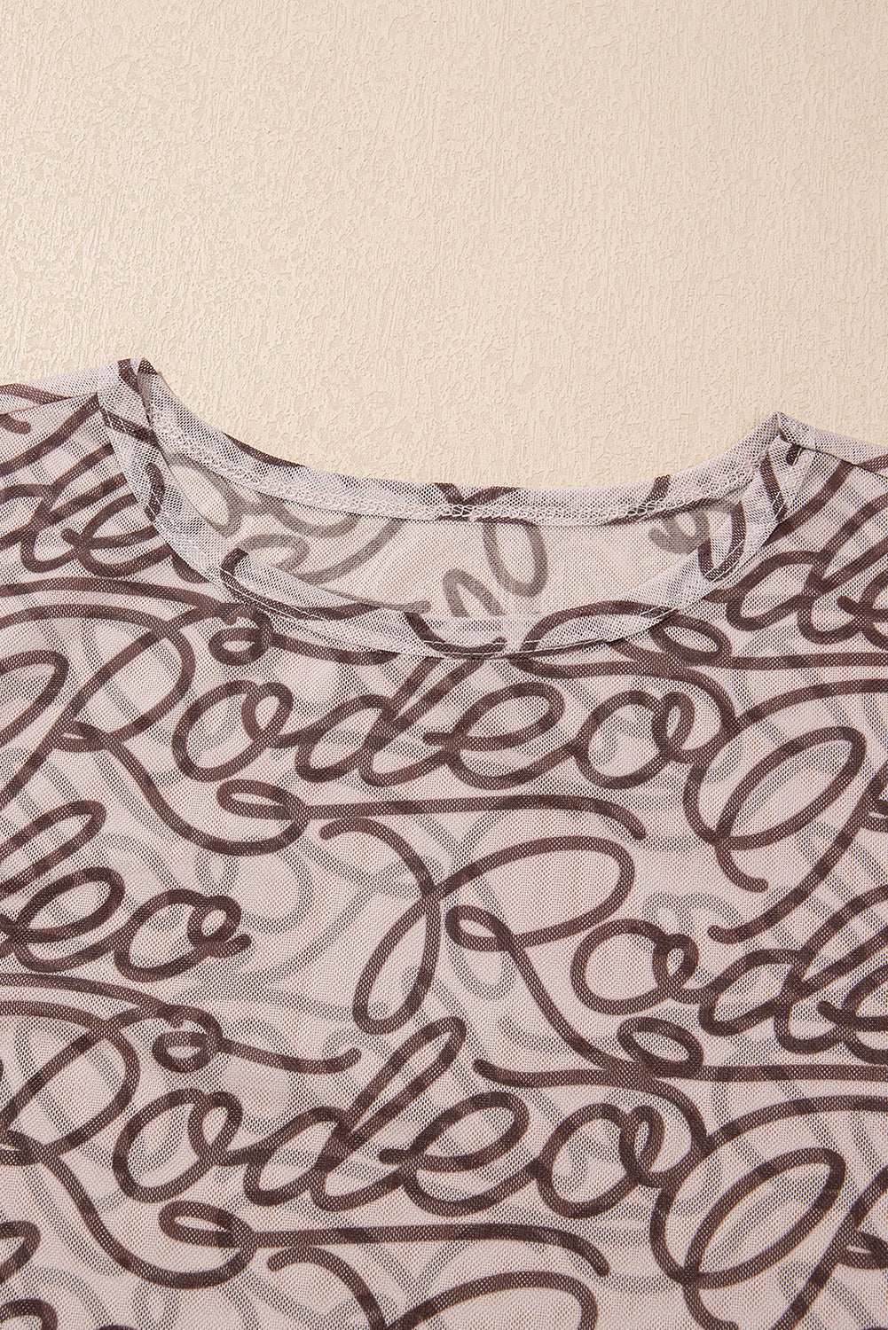 Braunes, schmal geschnittenes T-Shirt aus Netzstoff mit Rundhalsausschnitt und Rodeo-Print