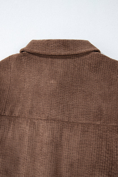 Kastanienbraune Cord-Shacket mit Pattentasche und Knopfleiste