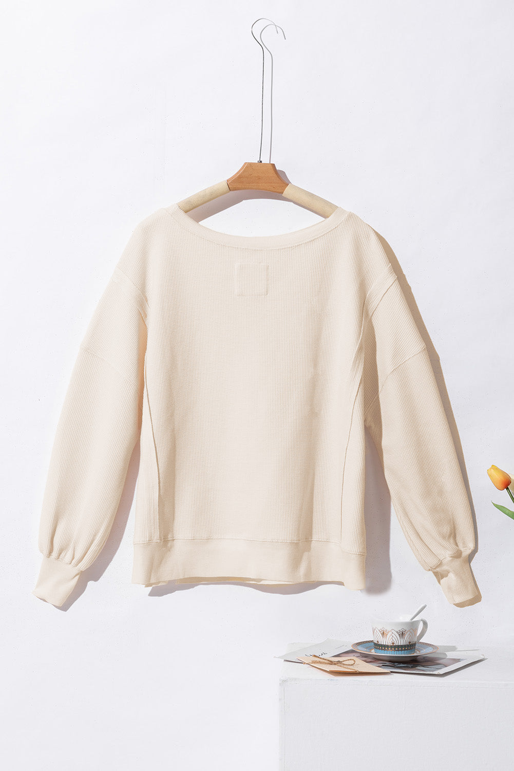 Weißes Oversize-Sweatshirt mit Waffelstrick und Bischofsärmeln