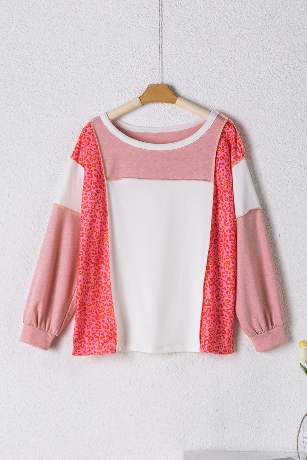 Peach Blossom Leopard Colorblock Patchwork Top mit sichtbaren Nähten