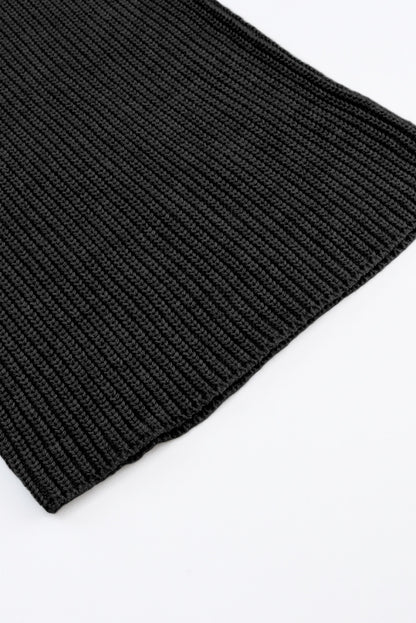 Set aus schwarzem Strickpullover mit V-Ausschnitt und lässiger Hose