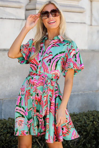 Grünes Minikleid mit abstraktem Print und hoher Taille und Knöpfen