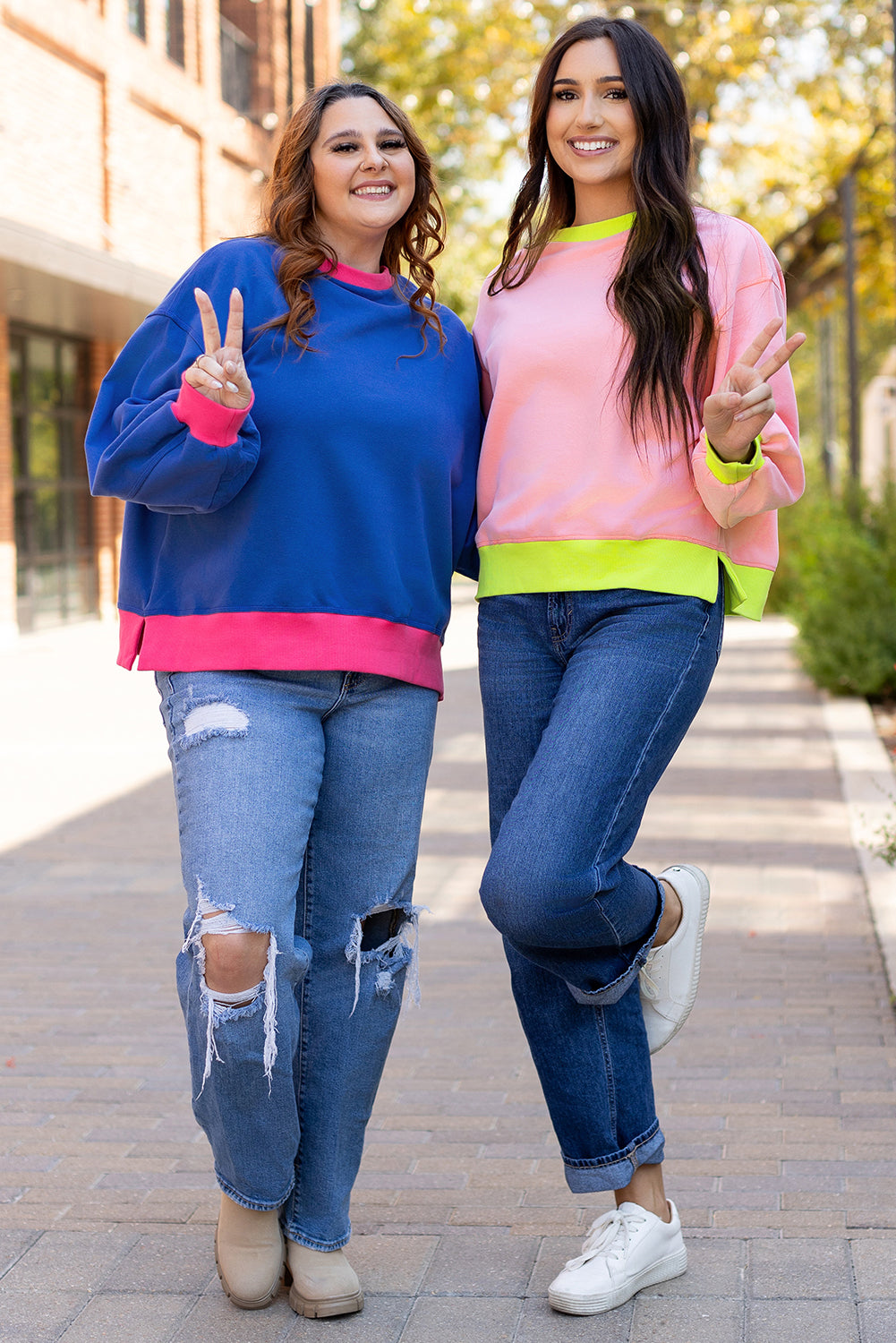 Rosa Sweatshirt mit Farbblock-Muster und Puffärmeln