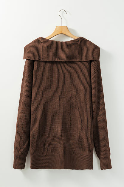 Braune Strickjacke mit grobem Strick und Reverskragen zum Knöpfen