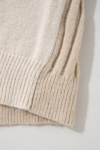 Khakifarbener Pullover mit Zopfmuster und Colorblock-Muster, Rundhalsausschnitt und überschnittener Schulter