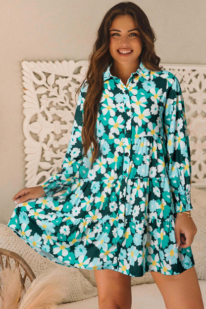 Grünes, gestuftes Hemdkleid mit langen Puffärmeln und Blumenmuster