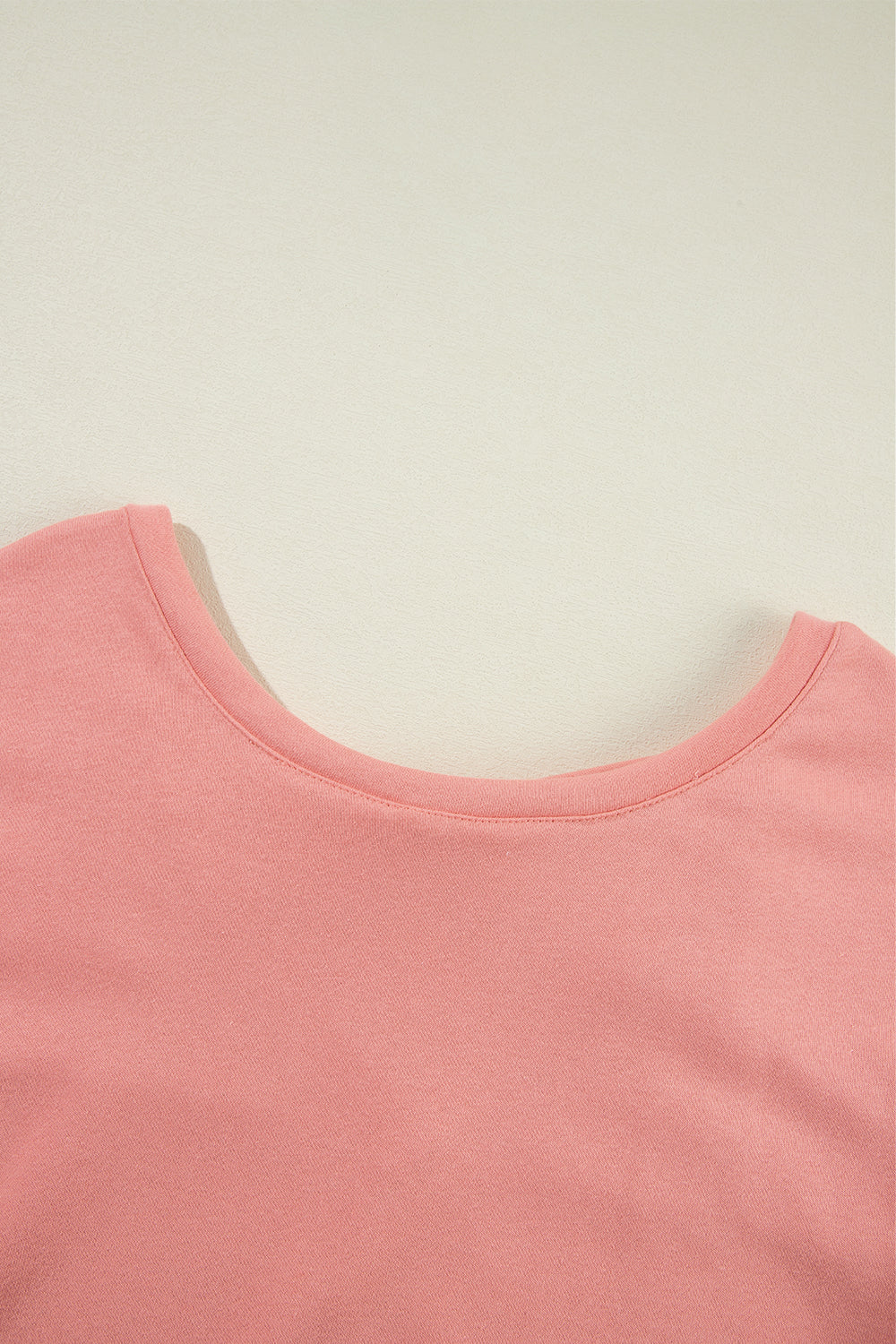 Hellbraunes Sweatshirt mit Rundhalsausschnitt und Schleife