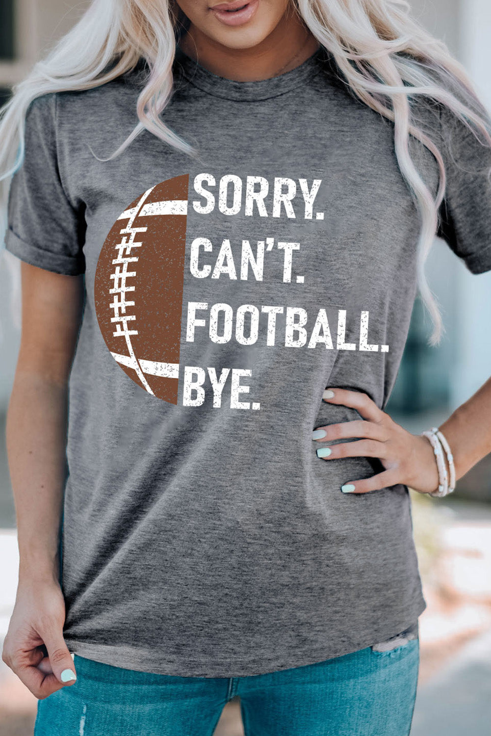 Graues lässiges T-Shirt mit American-Football-Grafik