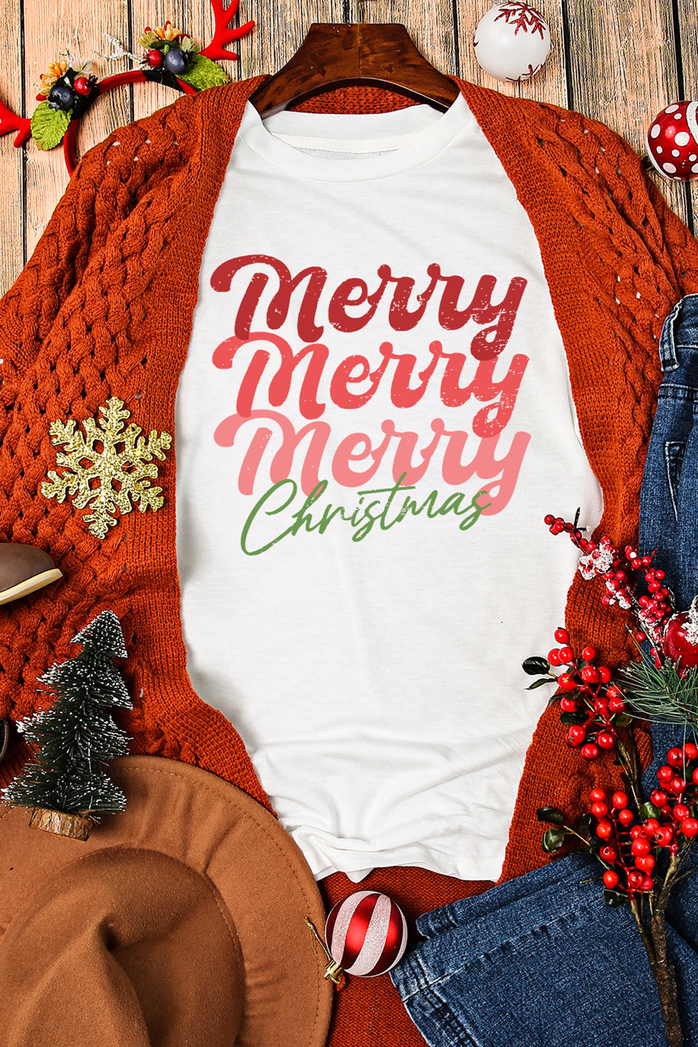 Weißes T-Shirt mit Rundhalsausschnitt und „Frohe Weihnachten“-Grafik