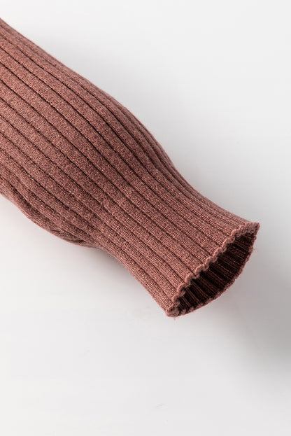 Mineralroter Rollkragenpullover aus Rippstrick