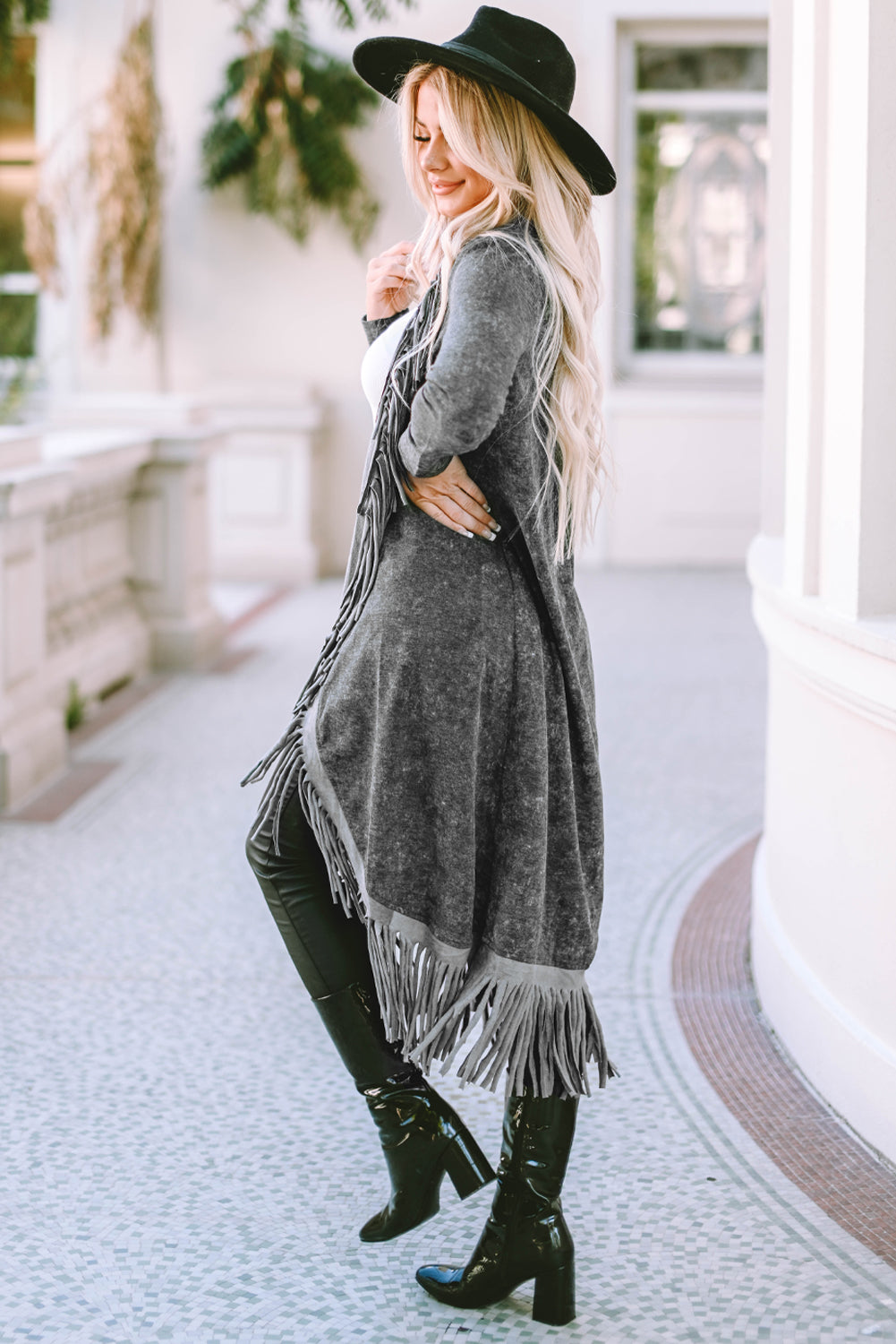 Schwarzer offener Cardigan mit Fransensaum und Taschen