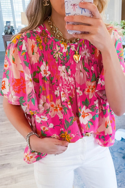 Rosa, gesmoktes, kurzärmliges Blusenkleid mit Blumenmuster