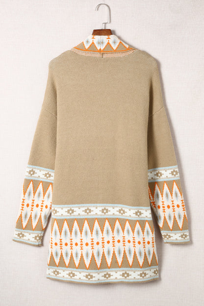 Khakifarbene Strickjacke mit Aztekenmuster und offener Vorderseite