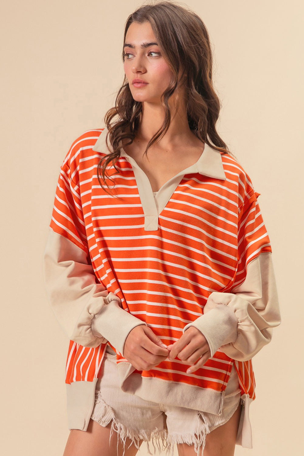 Orangefarbenes Sweatshirt mit Farbblockdesign und lockerer Passform, Kragen und überschnittenen Schultern