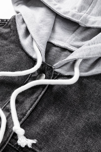 Schwarze Jeansjacke mit Kapuze und ausgefranstem Saum