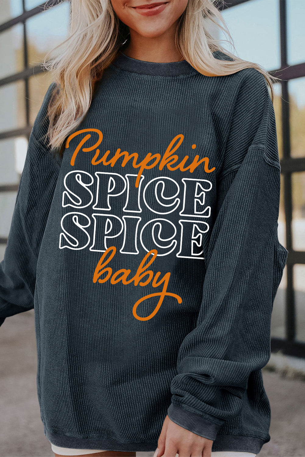 Dunkelgraues Halloween-Sweatshirt mit Kürbisgewürz-Grafik und Struktur
