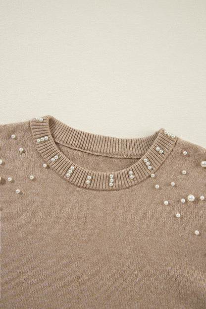 Rauchgrauer Pullover mit Perlenbesatz und überschnittener Schulterpartie und Rundhalsausschnitt