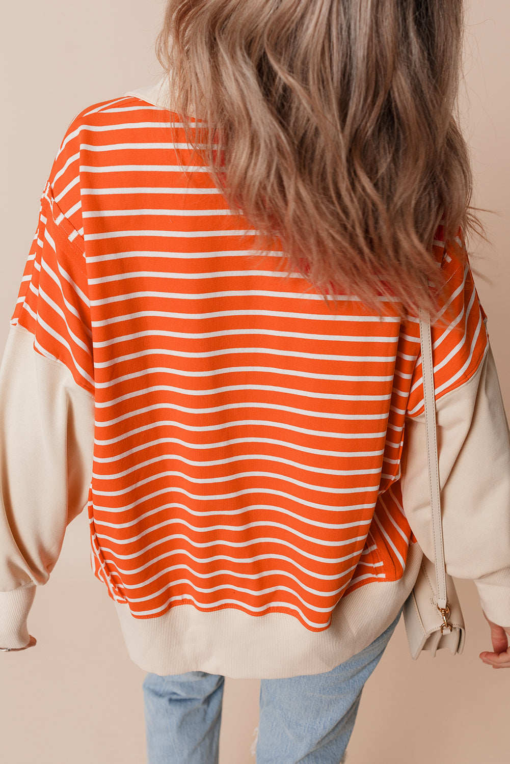 Orangefarbenes Sweatshirt mit Farbblockdesign und lockerer Passform, Kragen und überschnittenen Schultern