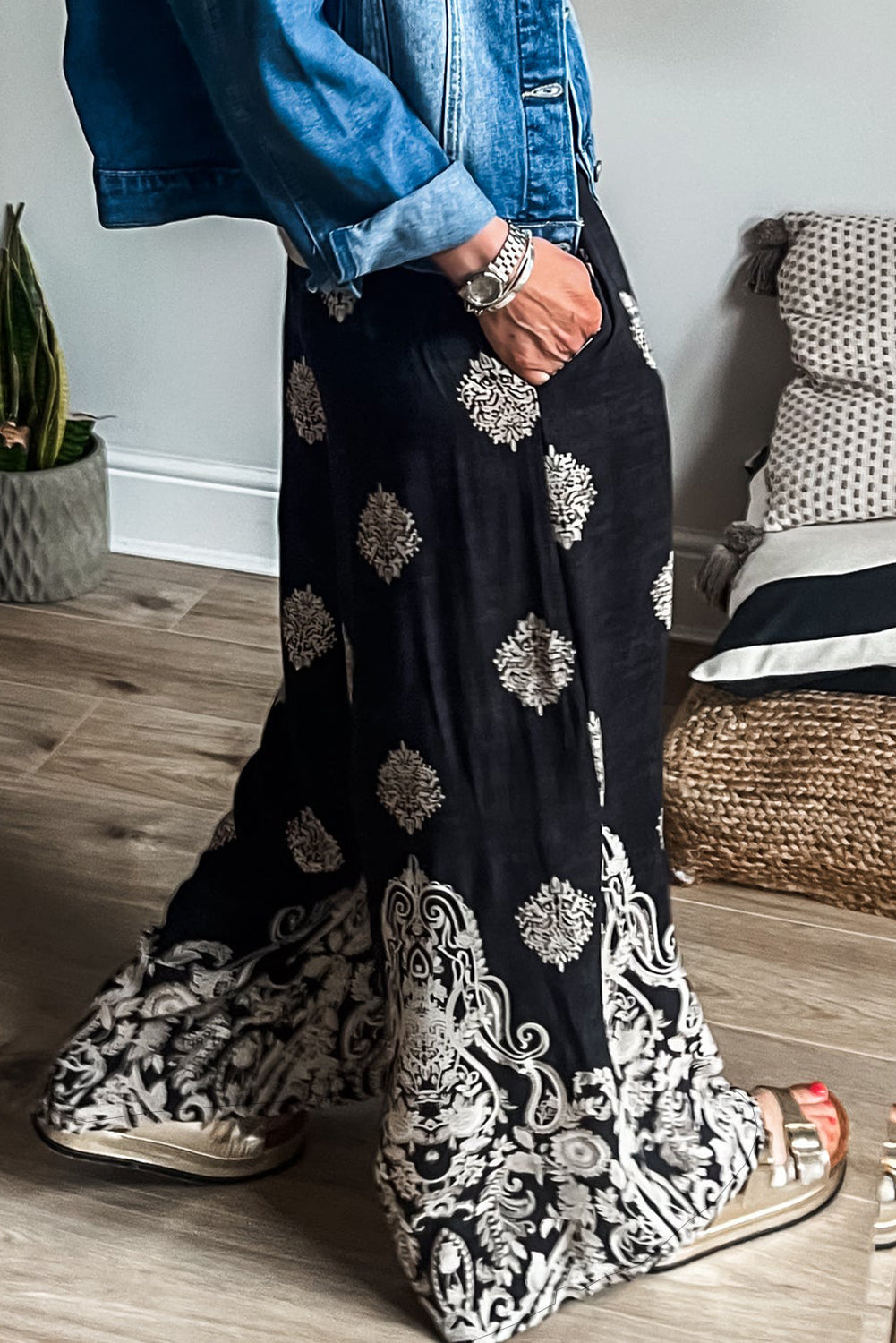 Schwarze Hose mit weitem Bein und Bohemien-Print