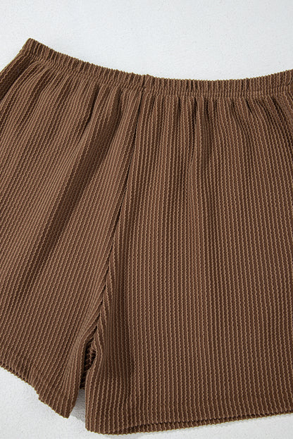 Kastanienbraunes Set aus langärmligem Strickoberteil und Shorts mit hoher Taille