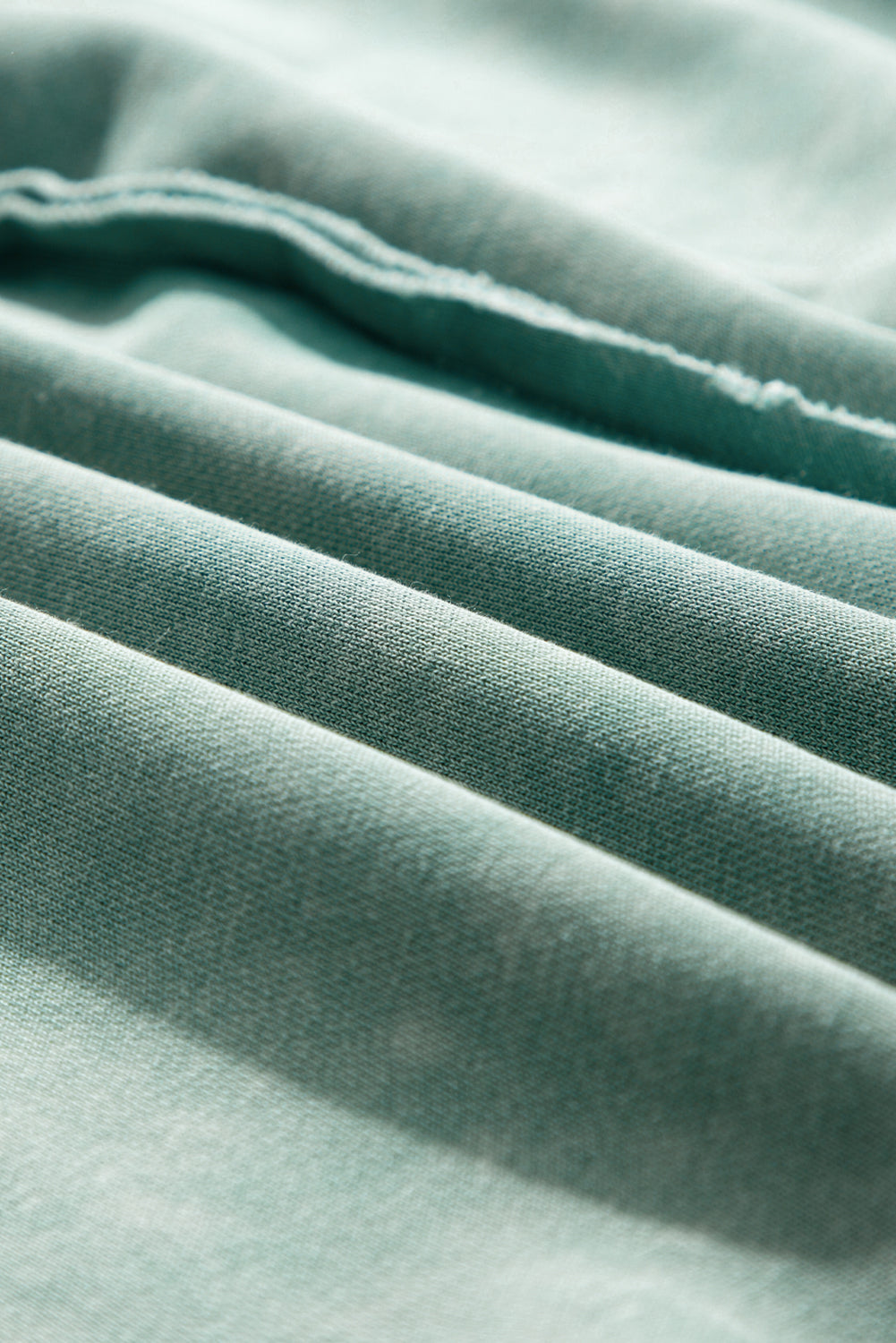 Mineralblaues, einfarbiges Sweatshirt mit Waffelstrick und Patchwork-Raglanärmeln