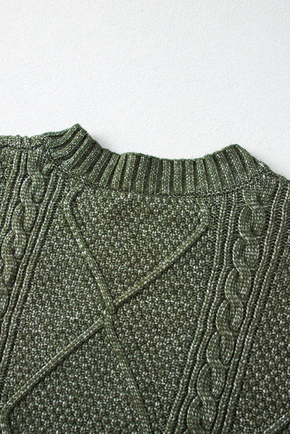 Locker sitzendes Pulloverkleid mit Zopfmuster und überschnittener Schulter in Nebelgrün