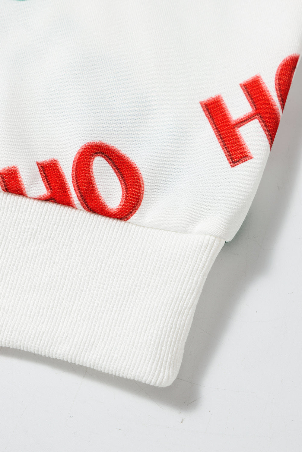 Weißes Set mit Pullover mit überschnittenen Schultern und lässigen Shorts im Weihnachts-HOHOHO-Print