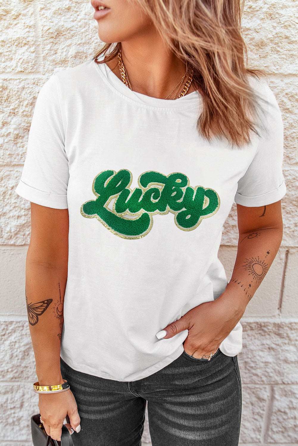 Weißes T-Shirt mit St. Patrick's Day-Glücksbringer und Chenille-Glitzerpatch