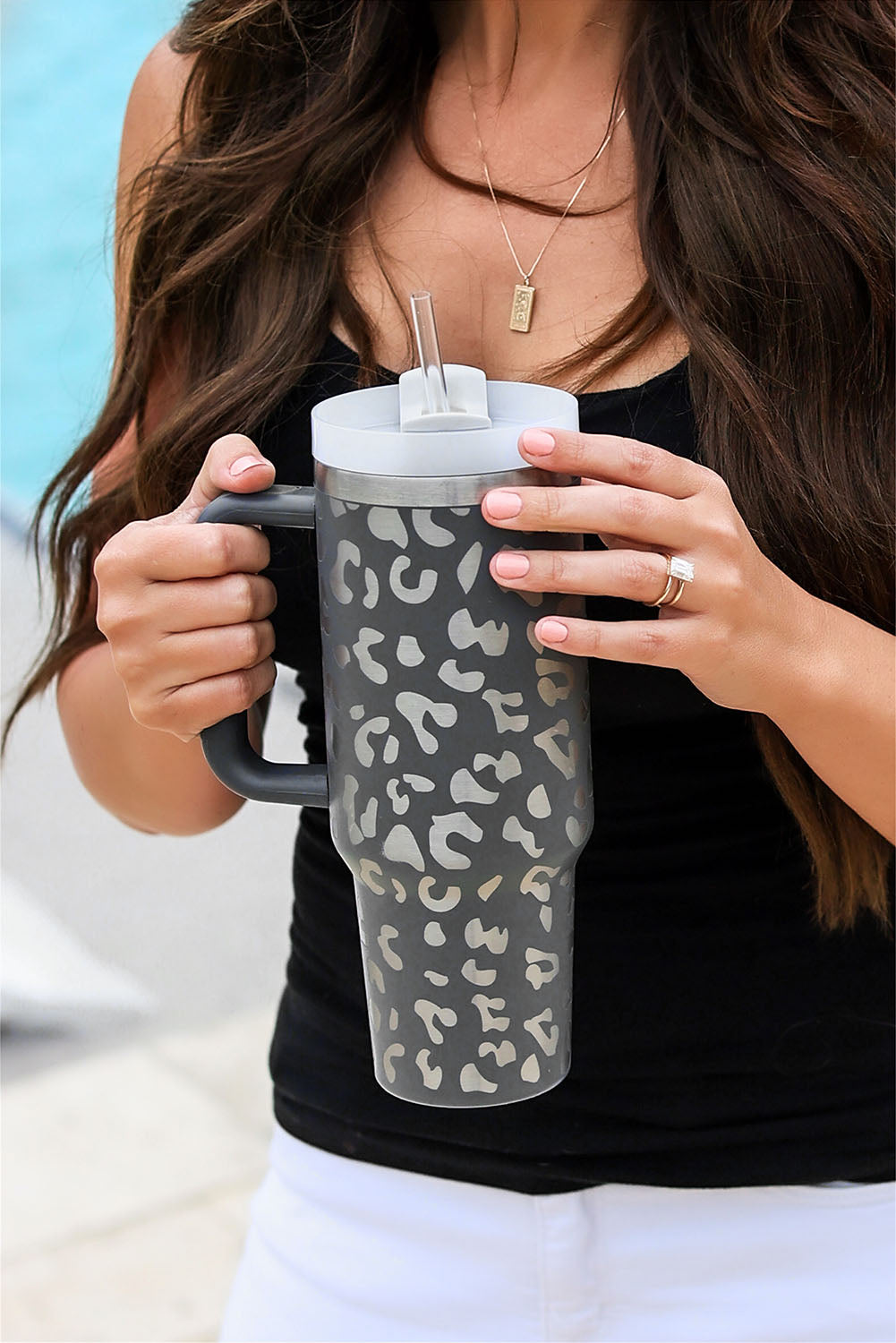 Tragbarer Becher aus Edelstahl mit Henkel, grau, Leopardenmuster, 40 oz