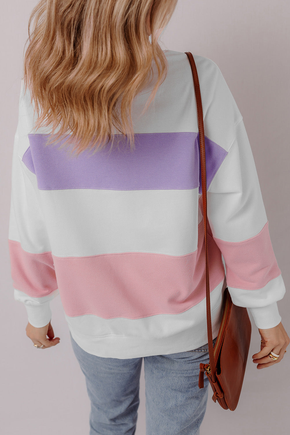 Beiges Sweatshirt mit Rundhalsausschnitt und Patchwork-Farbblockdesign mit überschnittener Schulter