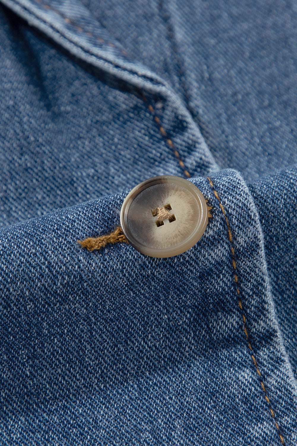 Segelblaue Jeansjacke mit Seitentaschen und Reverskragen